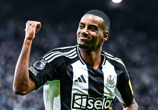 Top 5 tiền đạo cao trên 1m90 chơi hay nhất 2025 3 Alexander Isak